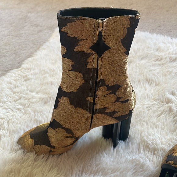 Louis Vuitton Silhouette Booties - Picture 3 of 7